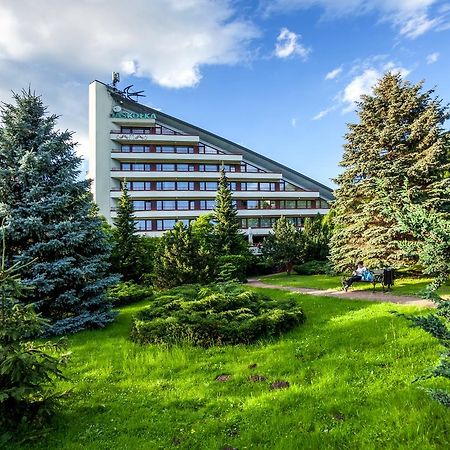 Hotel Jaskolka أوسترون المظهر الخارجي الصورة