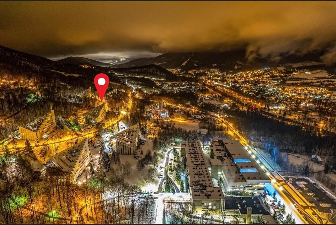 Hotel Jaskolka أوسترون المظهر الخارجي الصورة