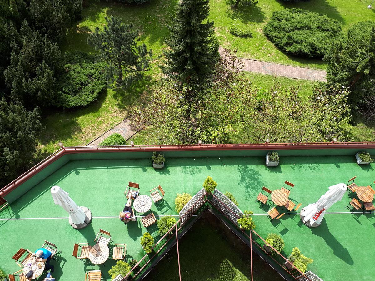 Hotel Jaskolka أوسترون المظهر الخارجي الصورة