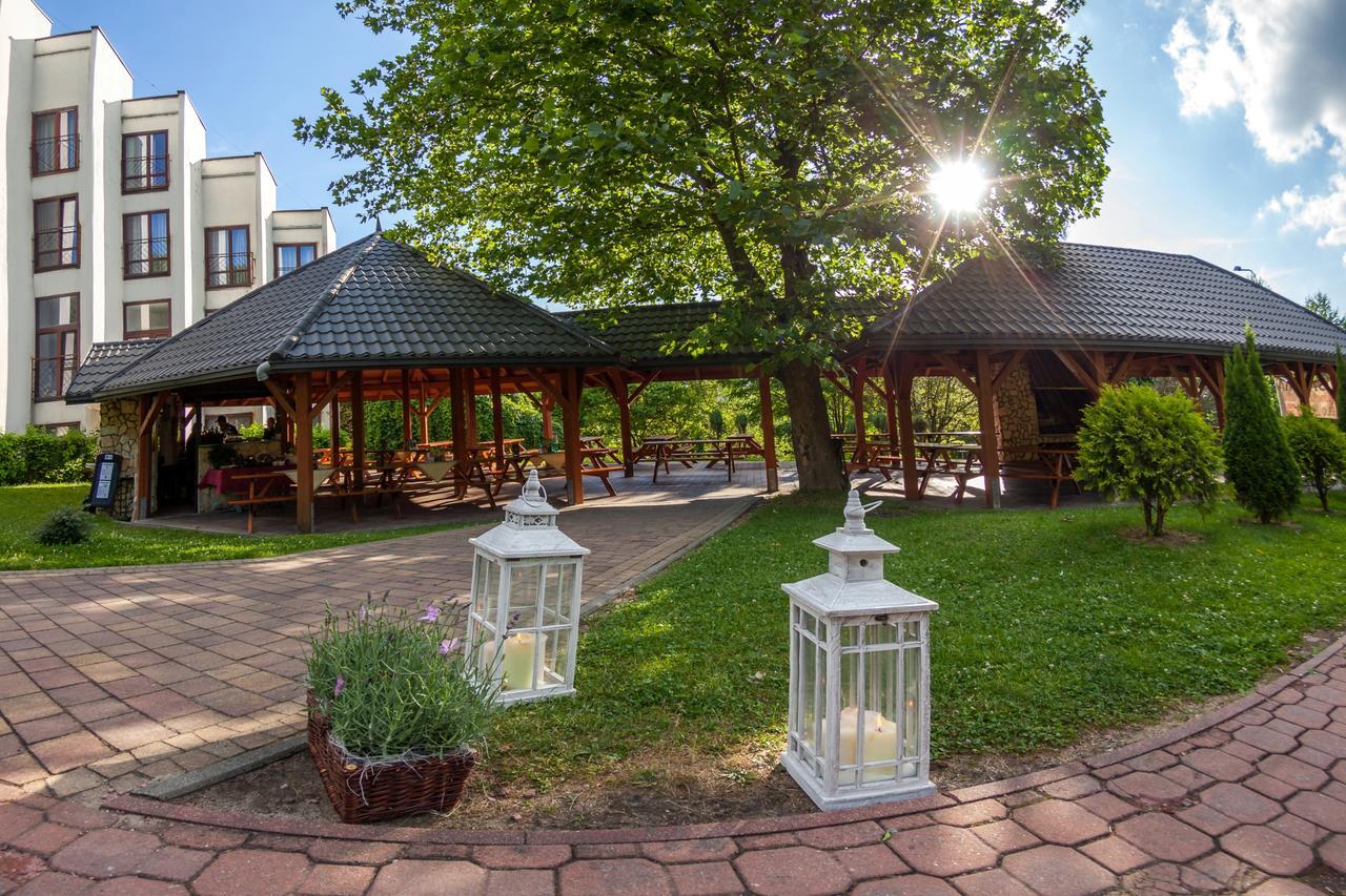 Hotel Jaskolka أوسترون المظهر الخارجي الصورة